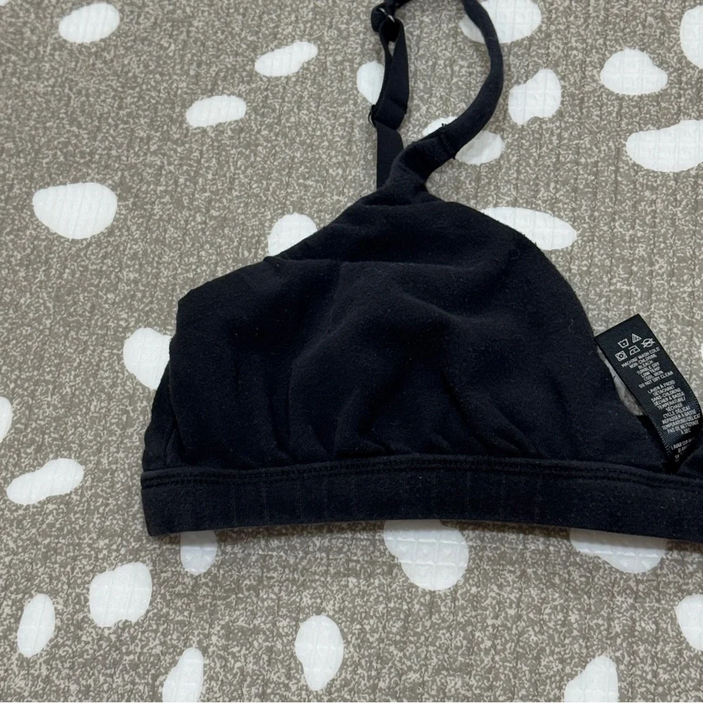 SKIMS fits everybody triangle bralette onyx adjustable straps vneck - Picture 6 of 8